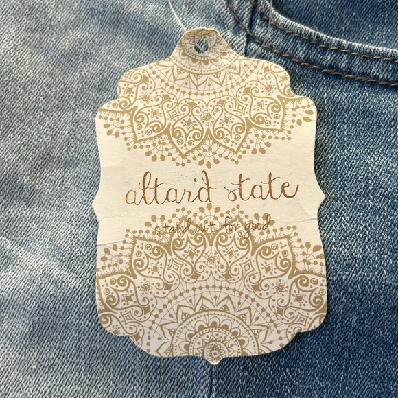 High-Rise Denim Shorts - Trendy & Comfortable - Picture 4 of 4